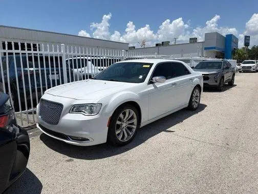 2019 Chrysler 300 Limited RWD photo
