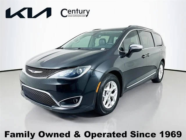 2019 Chrysler Pacifica Minivan Limited FWD photo