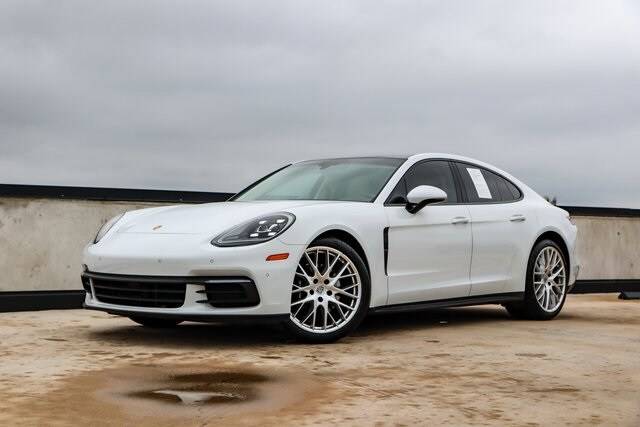 2020 Porsche Panamera  RWD photo