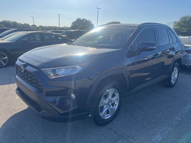 2020 Toyota RAV4 XLE FWD photo