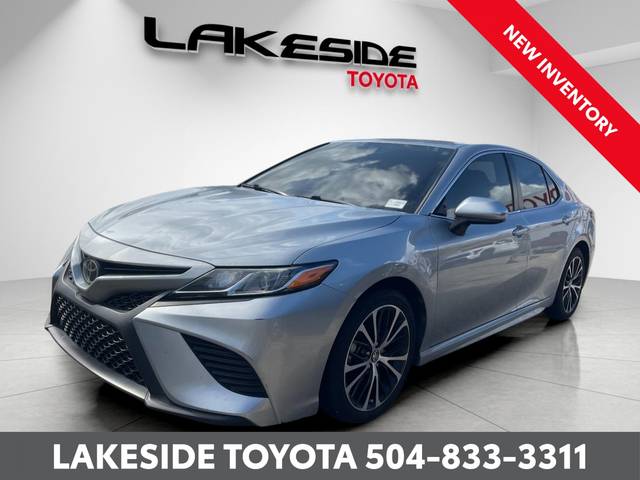 2020 Toyota Camry SE FWD photo