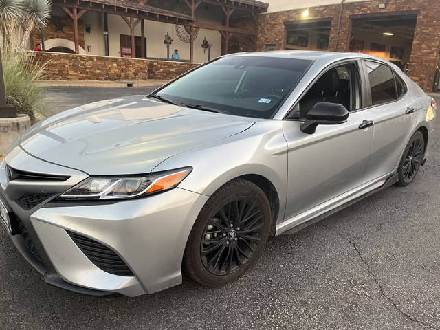 2020 Toyota Camry SE Nightshade FWD photo