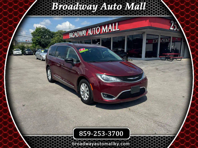 2019 Chrysler Pacifica Minivan Touring L FWD photo