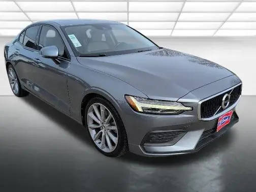 2020 Volvo S60 Momentum FWD photo