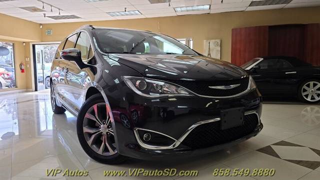 2019 Chrysler Pacifica Minivan Limited FWD photo
