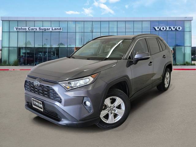 2020 Toyota RAV4 XLE FWD photo