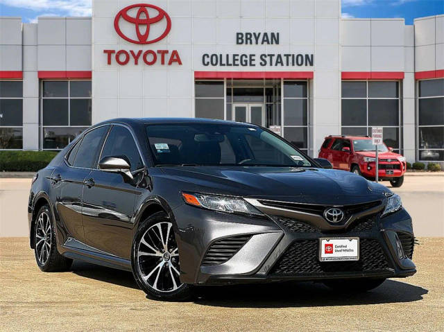 2020 Toyota Camry SE FWD photo