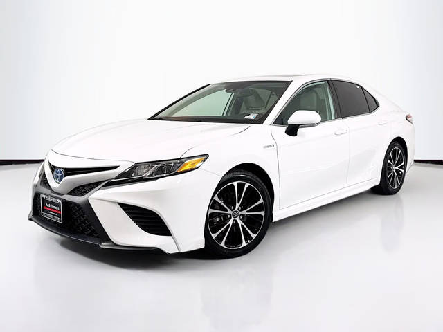 2020 Toyota Camry Hybrid SE FWD photo