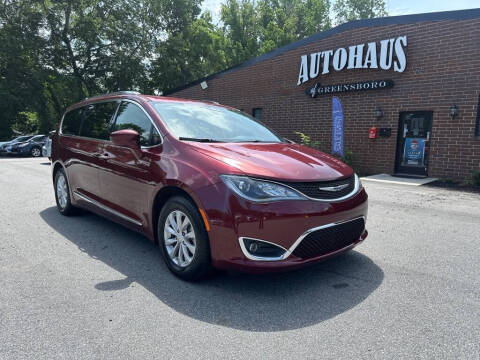 2019 Chrysler Pacifica Minivan Touring L FWD photo