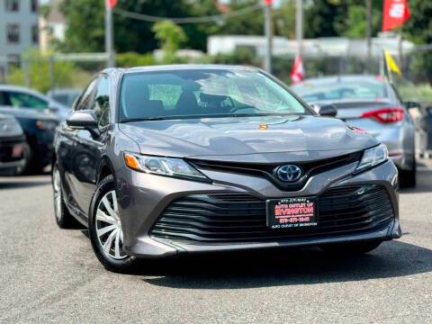 2020 Toyota Camry Hybrid LE FWD photo