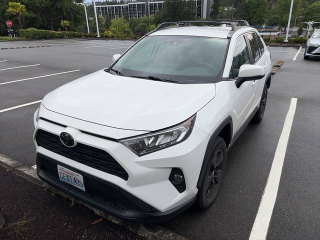 2020 Toyota RAV4 XLE AWD photo