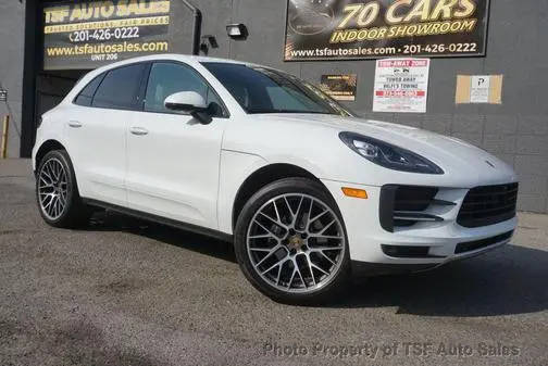 2020 Porsche Macan  AWD photo
