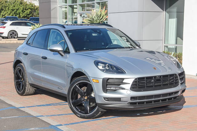 2020 Porsche Macan  AWD photo