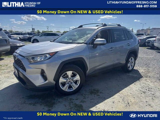 2020 Toyota RAV4 XLE FWD photo