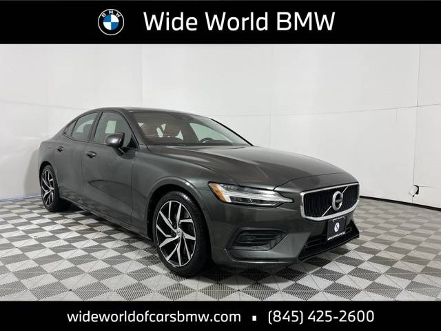 2019 Volvo S60 Momentum AWD photo