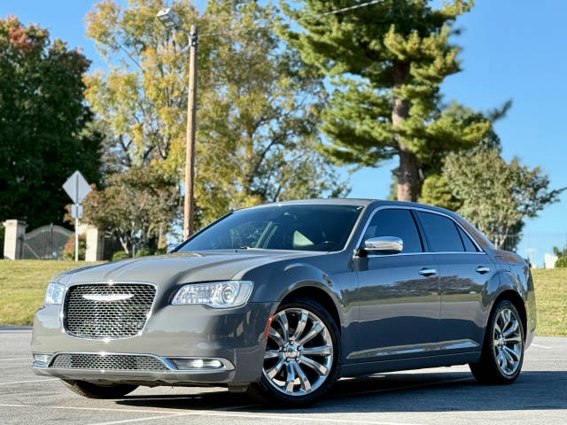 2019 Chrysler 300 Limited RWD photo