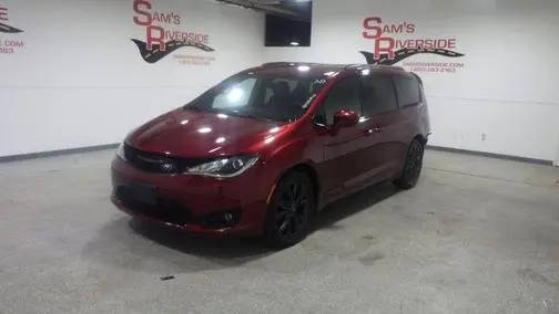 2020 Chrysler Pacifica Minivan Touring L FWD photo