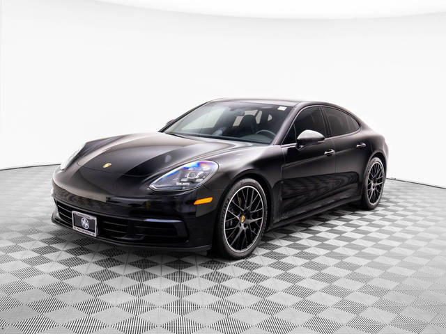 2020 Porsche Panamera  RWD photo