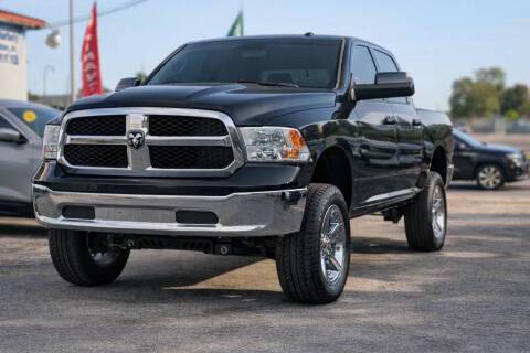 2019 Ram 1500 SLT 4WD photo