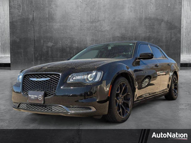2020 Chrysler 300 Touring RWD photo