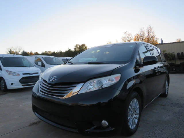 2015 Toyota Sienna  FWD photo