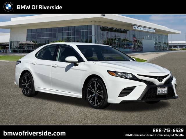 2020 Toyota Camry SE FWD photo