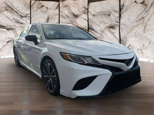 2020 Toyota Camry SE FWD photo