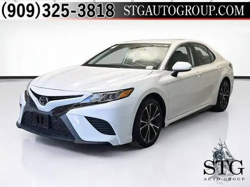 2020 Toyota Camry SE FWD photo
