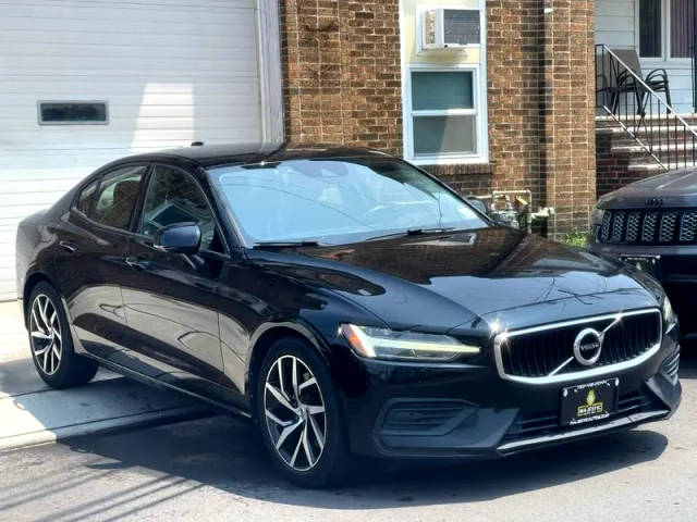 2020 Volvo S60 Momentum FWD photo