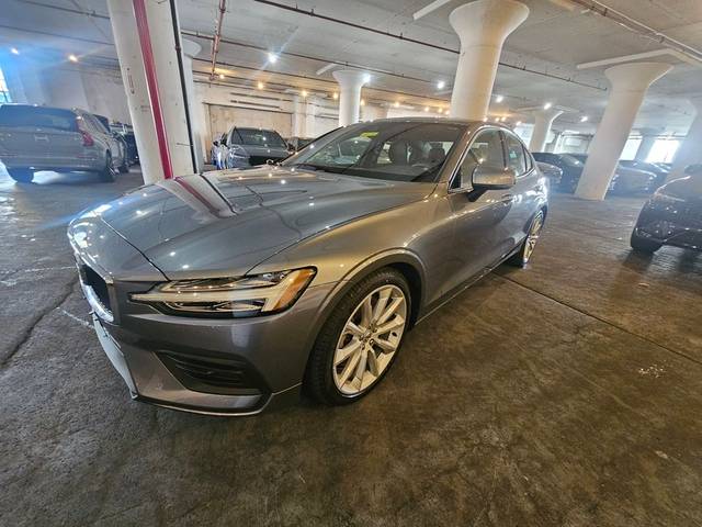 2020 Volvo S60 Momentum AWD photo
