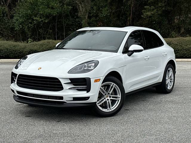 2020 Porsche Macan  AWD photo