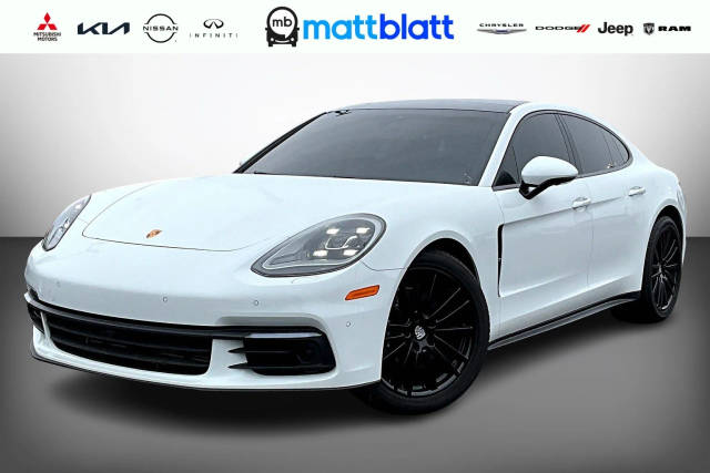 2020 Porsche Panamera  RWD photo