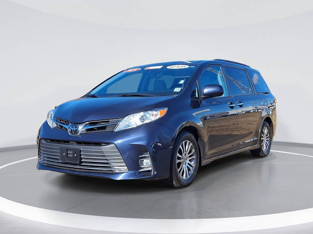 2020 Toyota Sienna XLE Auto Access Seat FWD photo