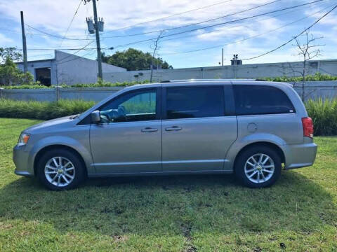 2018 Dodge Grand Caravan SXT FWD photo