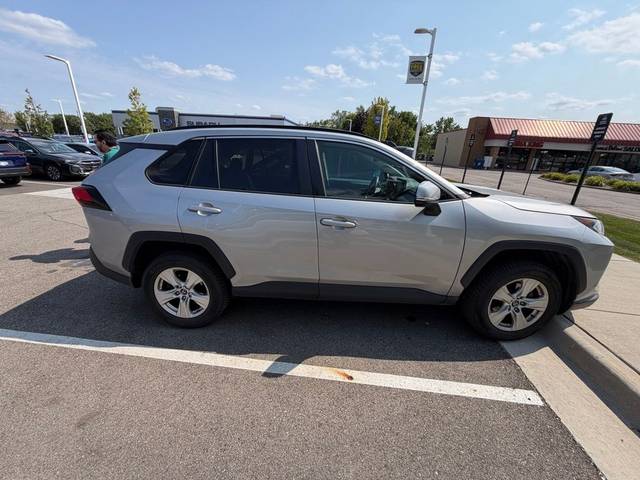 2019 Toyota RAV4 XLE FWD photo