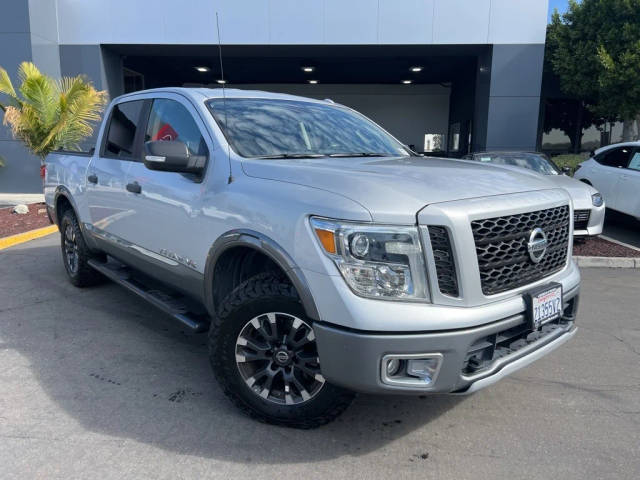 2018 Nissan Titan PRO-4X 4WD photo