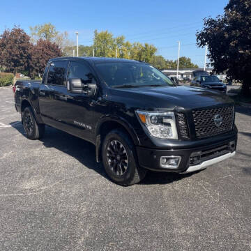 2019 Nissan Titan PRO-4X 4WD photo