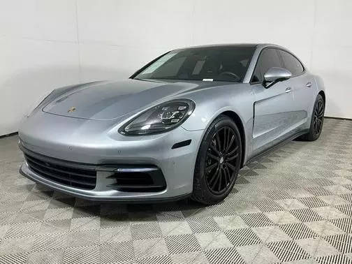 2020 Porsche Panamera  RWD photo