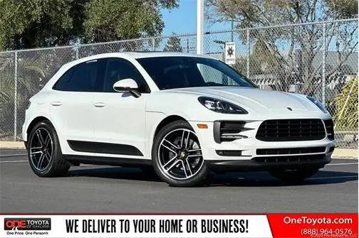 2020 Porsche Macan  AWD photo