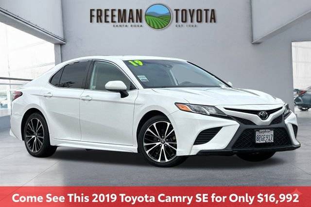 2019 Toyota Camry SE FWD photo