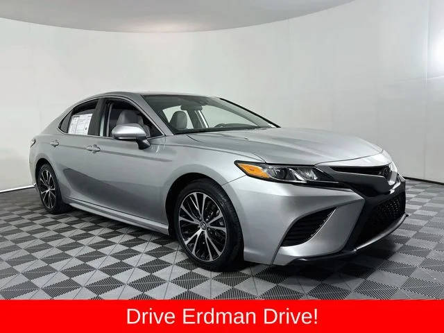 2020 Toyota Camry SE FWD photo