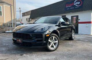 2020 Porsche Macan  AWD photo