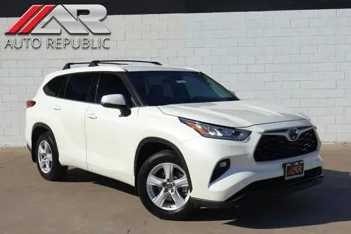 2020 Toyota Highlander LE FWD photo