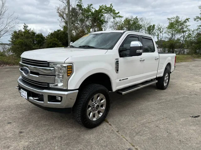 2019 Ford F-250 Super Duty LARIAT 4WD photo