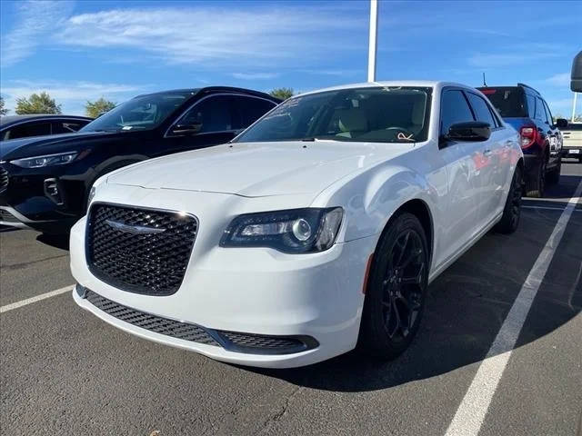 2020 Chrysler 300 Touring RWD photo