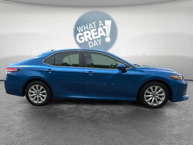 2020 Toyota Camry LE FWD photo