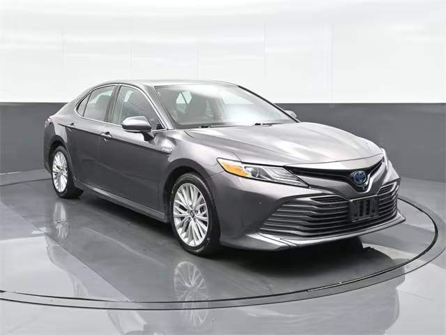 2020 Toyota Camry Hybrid XLE FWD photo