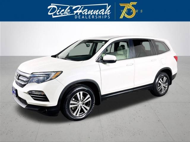 2020 Toyota Camry SE FWD photo