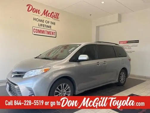 2020 Toyota Sienna XLE FWD photo