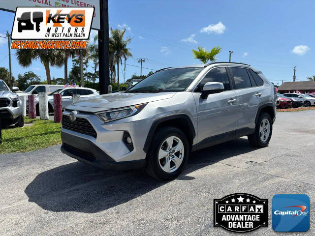 2020 Toyota RAV4 XLE FWD photo